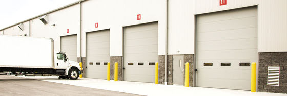 современный дизайн секционный промышленный 50mm~80mm Толщина Изолированная секционная гаражная дверь, коммерческая секционная дверь
