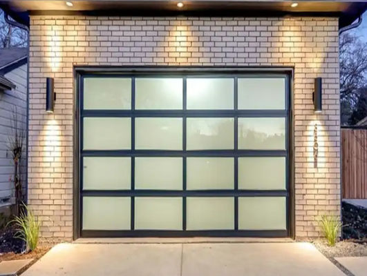 Современные Алюминиевые Стеклянные секционные двери Порошковое покрытие двойного остекления Ручное или автоматическое зеркало Стеклянные гаражные двери