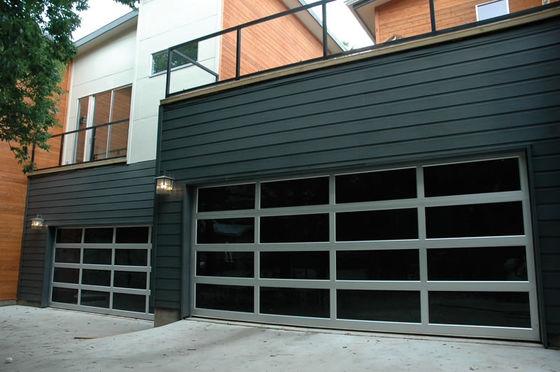 Прессованные отверстия большой пяди дверей гаража полно- взгляда рамки алюминиевые для виллы