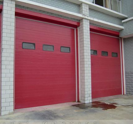 Двери пользы пожарного депо промышленные секционные, секционное стальное сформированное автоматическое дверей 