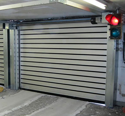 Изолированная крупноразмерная высокоскоростная спиральная дверь для автомобильных дилерских полномочий