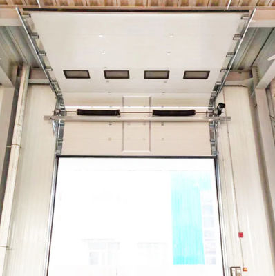 Коммерческие секционные крышевые двери автоматические формованные промышленные секционные двери вертикальные