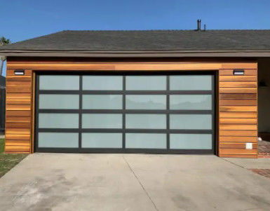 Порошно покрытая алюминиевая секционная крытая дверь полный вид гараж жилой стеклянный панель