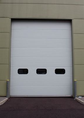 Коммерческие секционные крыльцовые двери для пожарной станции и двери промышленного лифта