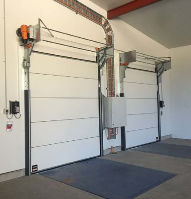 Коммерческие секционные крыльцовые двери для пожарной станции и двери промышленного лифта