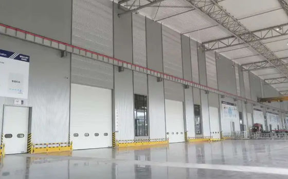 Белые стальные секционные двери толщиной 50-80 мм для коммерческих зданий