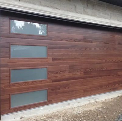 Секционные ворота для склада с теплоизоляцией толщиной 50-80 мм и порошковым покрытием