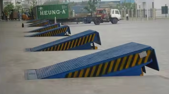 Док двери выравниватели мастерская Автоматическая доковая плита с решетками безопасности Эффективная 8T тяжелой прочной стальной загрузочной платформы для складов