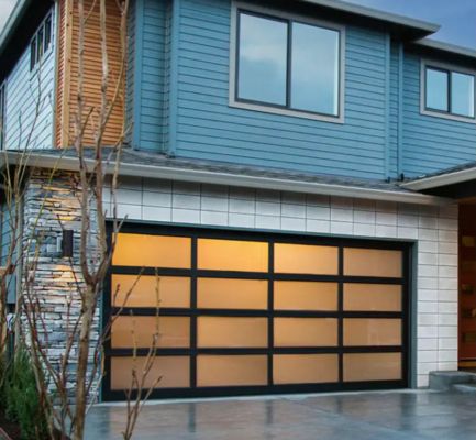 Современный дизайн, водонепроницаемость, автоматический, черный алюминий, матовое прозрачное стекло, секционные гаражные ворота с секционным дизайном