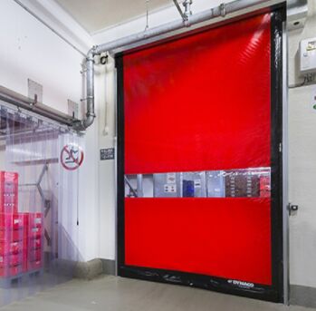 Высокоскоростная рулонная ПВХ-дверь с двойным рядом щеток, устойчивая к атмосферным воздействиям, обеспечивающая безопасность