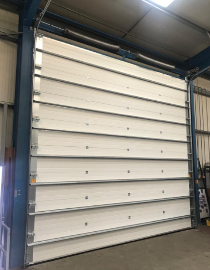 Высокозащищенные противопожарные секционные двери для пожарных станций, промышленных объектов, с автоматическим формированием и аварийным выпуском, экспортеры противопожарных рулонных ворот